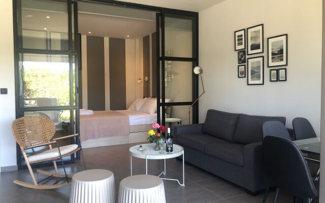 Hanioti Suites