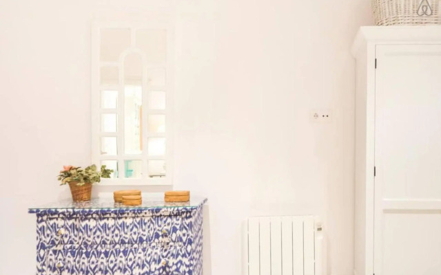 Explore a Walkable Neighborhood around a Comfy Apartment