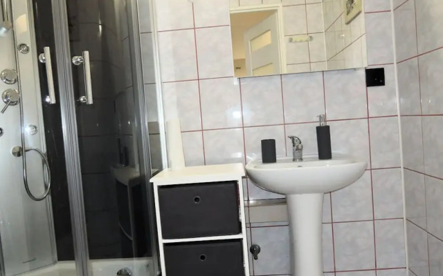 Large Holiday Apartment With a Garden in Stepnica