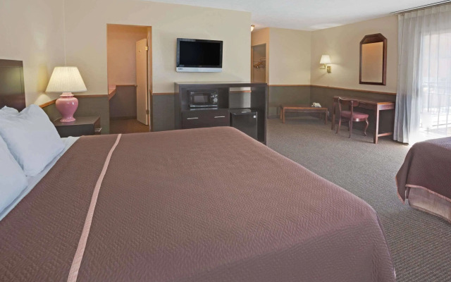 Travelodge by Wyndham Portland City Center