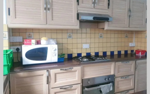 Well equipped peaceful 3 bedroom apartment