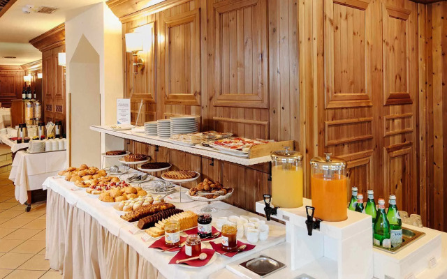 Hotel Alaska Cortina