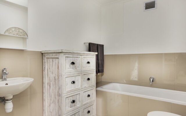 Azure 213 On Big Bay