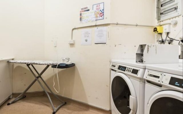 The Cambridge Hotel & Backpackers