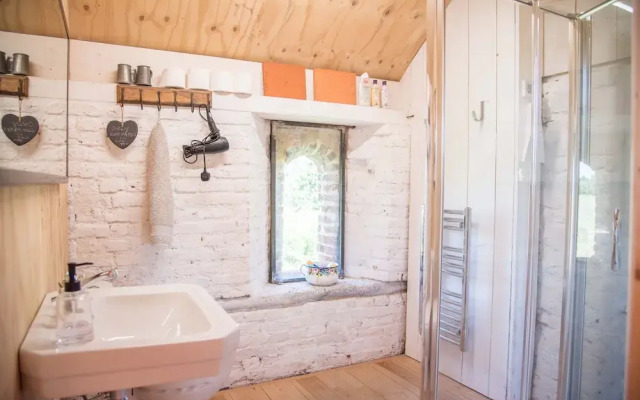 Abbey Shepherds Hut, Eye