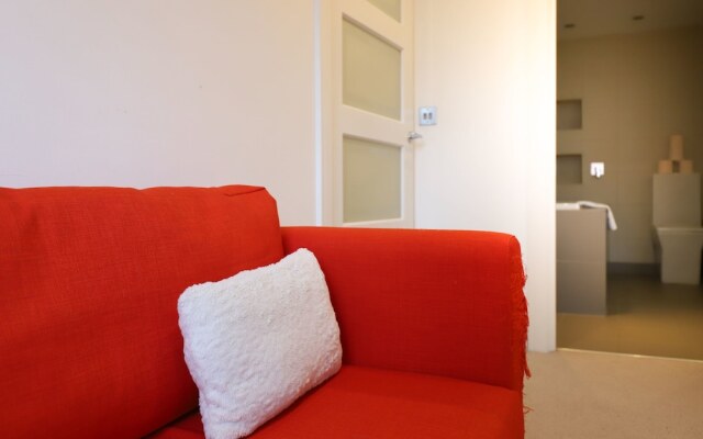 Stylish Loft-style Apartment Close to Overground
