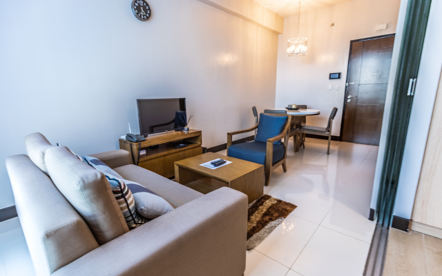 8 Newtown Blvd Apartments