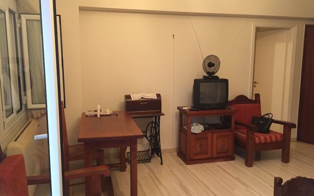 Spacious 3 Bedroom 5bed Apartment - Adults Only