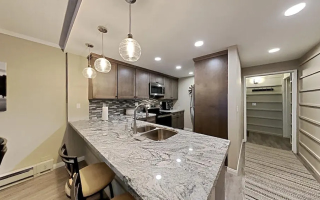 Spacious 2 BR Units at 1849 Condos With Free Pool, Parking & Wifi