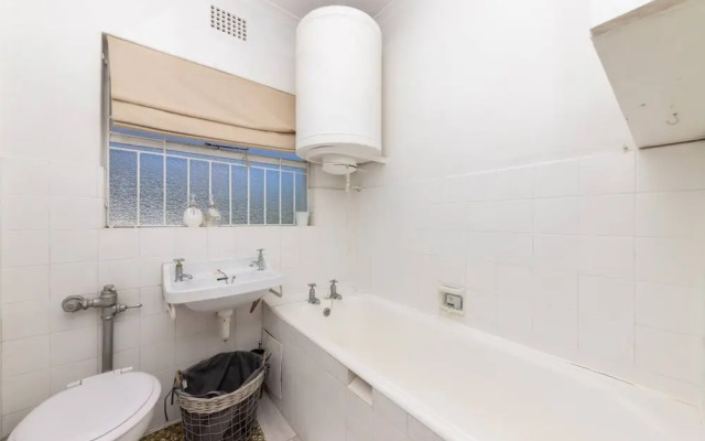 Bright and Homey 1 Bedroom in Gardens