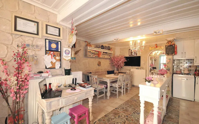 Kiraz Cicegi Hotel
