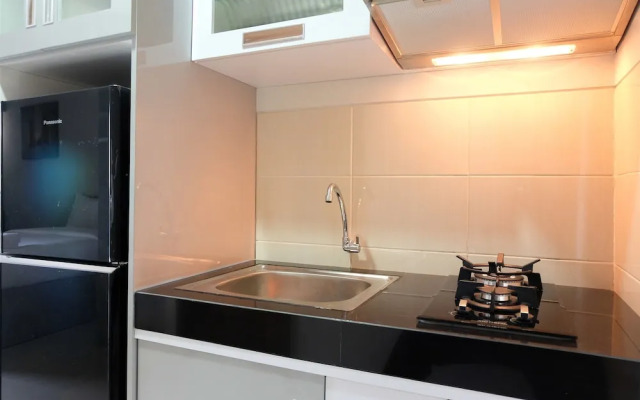 Comfy Studio Room @ Oasis Apartment By Travelio