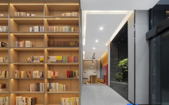 Zhengzhou Dongguan Hotel (Qingdao University Bohai Haishang Branch)