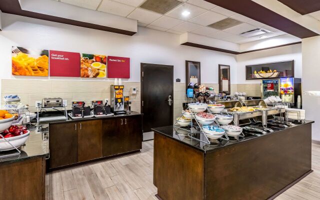 Отель Holiday Inn Express & Suites Lexington