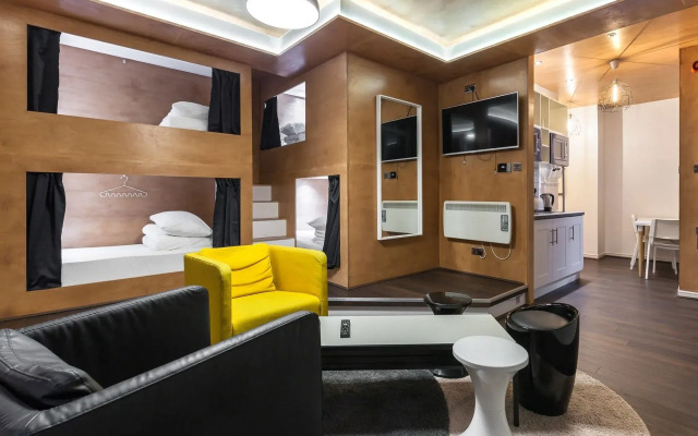 Revolver ApartHotel