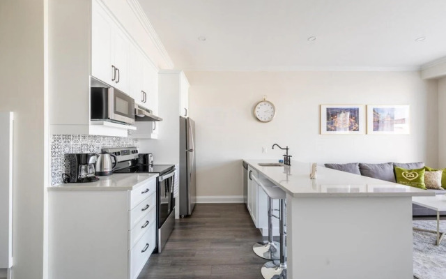 Iconic Rideau 1Bd Unit Balcony Free Parking 2