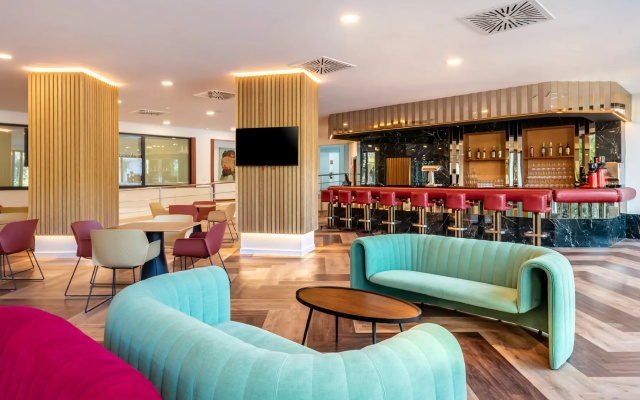 Отель Vibra Beverly Playa