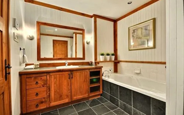 Altitude by Tremblant Sunstar