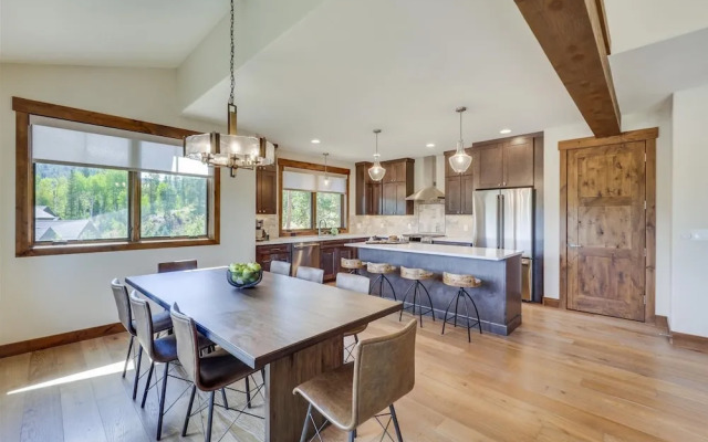 Wolverine Lookout 3 Bedroom Townhouse by RedAwning