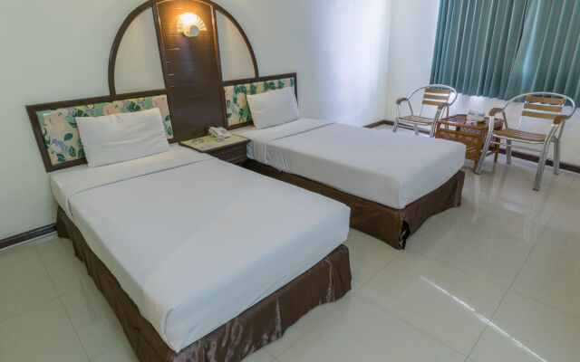 Lake Inn Hotel