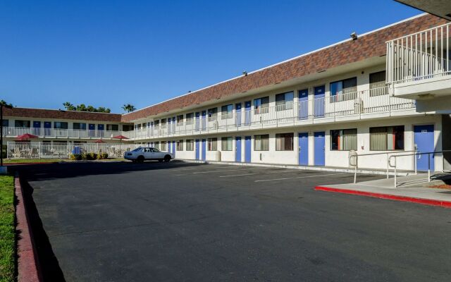 Super 8 by Wyndham Turlock