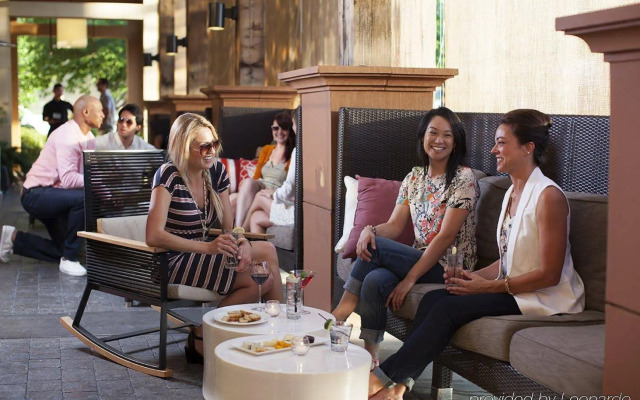 Juniper Hotel Cupertino, Curio Collection by Hilton