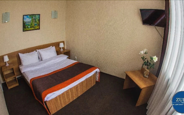 Viktoria - Zuro Hotel