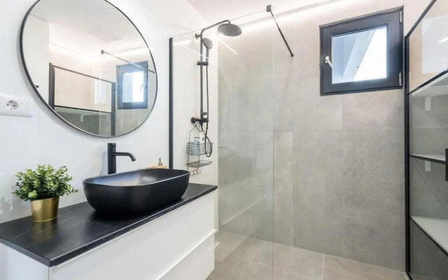 Sunny 3BR Midtown Flat - Amazing View Balcony