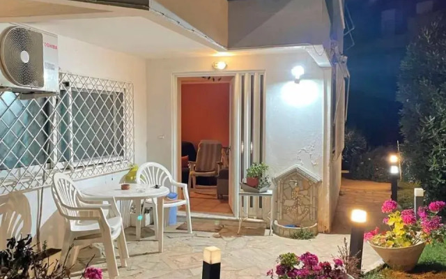 Beach Front Garden Studio in Voula No 2