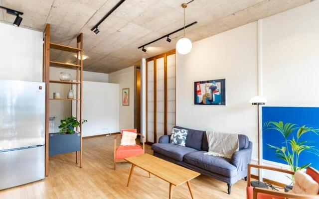 Modern 1BR apt w spacious balcony & a bathtub
