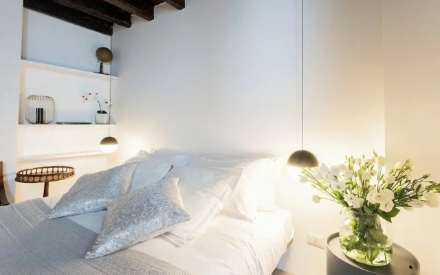 Shades Of Como With Private Terrace by Rent all Como