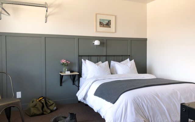 The Bayview Motel - Fort Frances, ON - Lakeside Motel