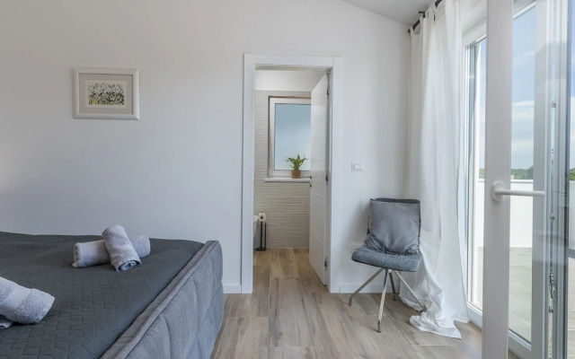 Modern Luxurious Villa For 8 10 People With Private Swimming Pool Near Porec - Villas_and_Bungalows in Porec - Photo 3