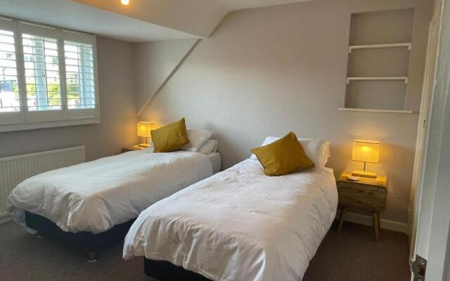 Beautiful, Spacious 4-bed House in Brixham