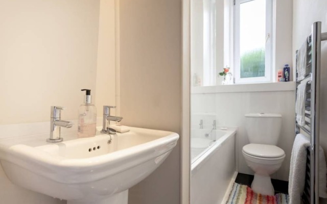 1 Bedroom Traditional Leith Flat