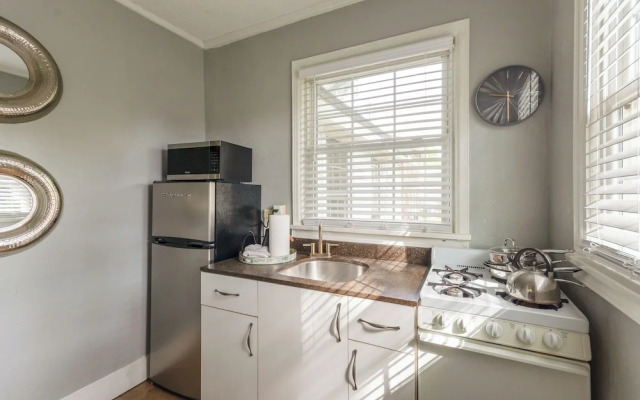 3 Blocks to Pensacola Bay: Charming Apartment!