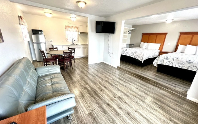 Royal Gateway Motel By OYO