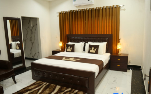 Grand Royal Hotel & Suites