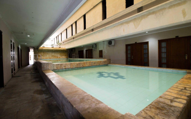 RedDoorz near Rungkut Industry