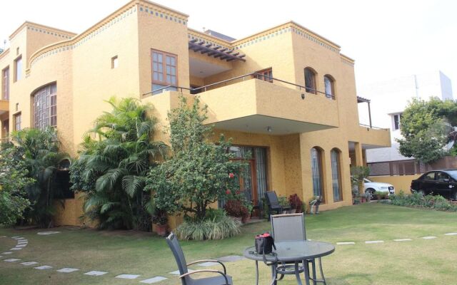 Malik's Villa Menage