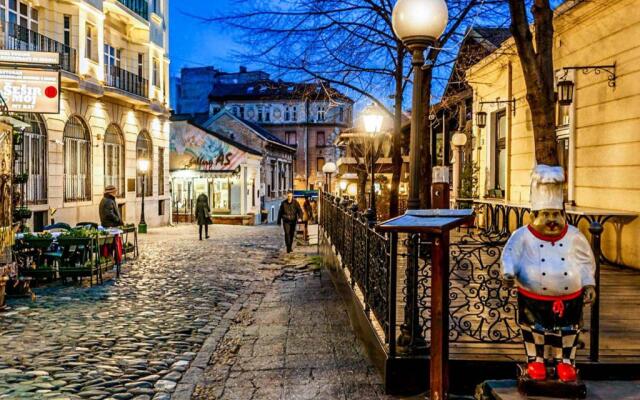 Cosmopolitan Apartment