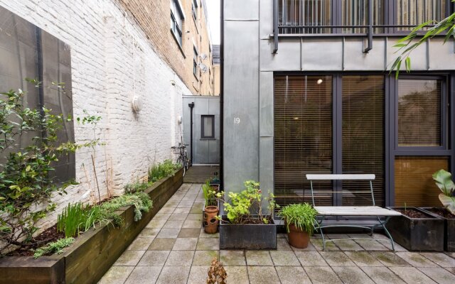 Charming Hackney Apartment with Garden