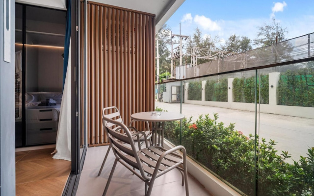 Beachfront A110 Luxury Pool Access Studio