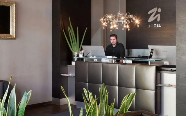 Zi Hotel & Lounge
