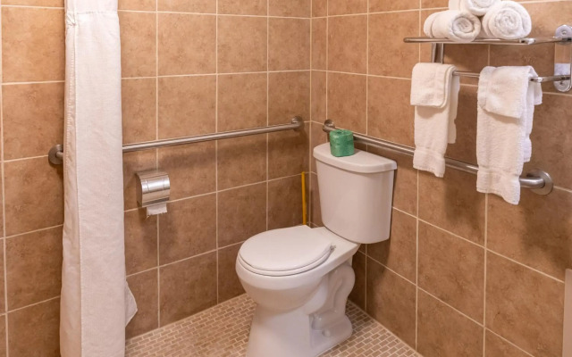 Cottonwood Suites Savannah Hotel & Conference Center