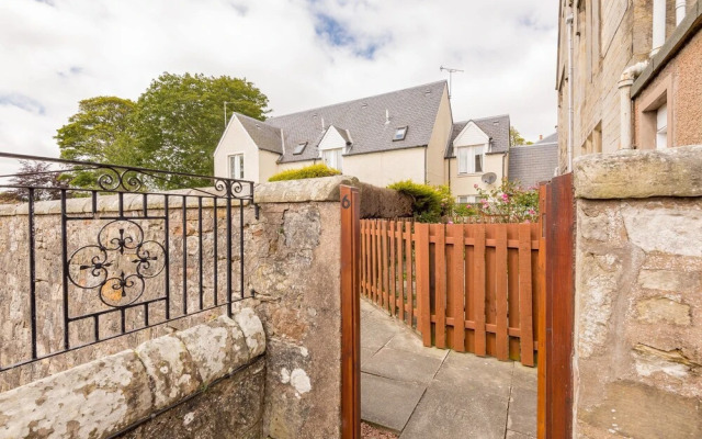 Abbey Villa Central Boutique House with Parking