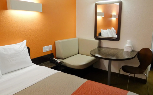 Motel 6 Erie, PA