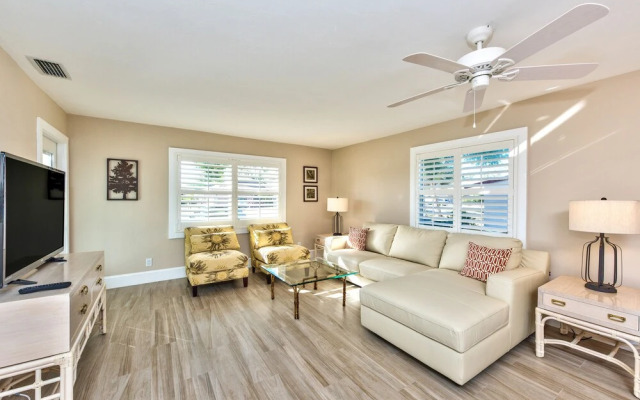 Avola  Vacation Rental by NFVH