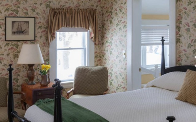 Dockside Guest Quarters & Restaurant