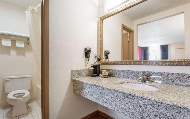 Econo Lodge Cloverdale